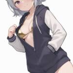 金ビキニパーカーな六花ちゃん！